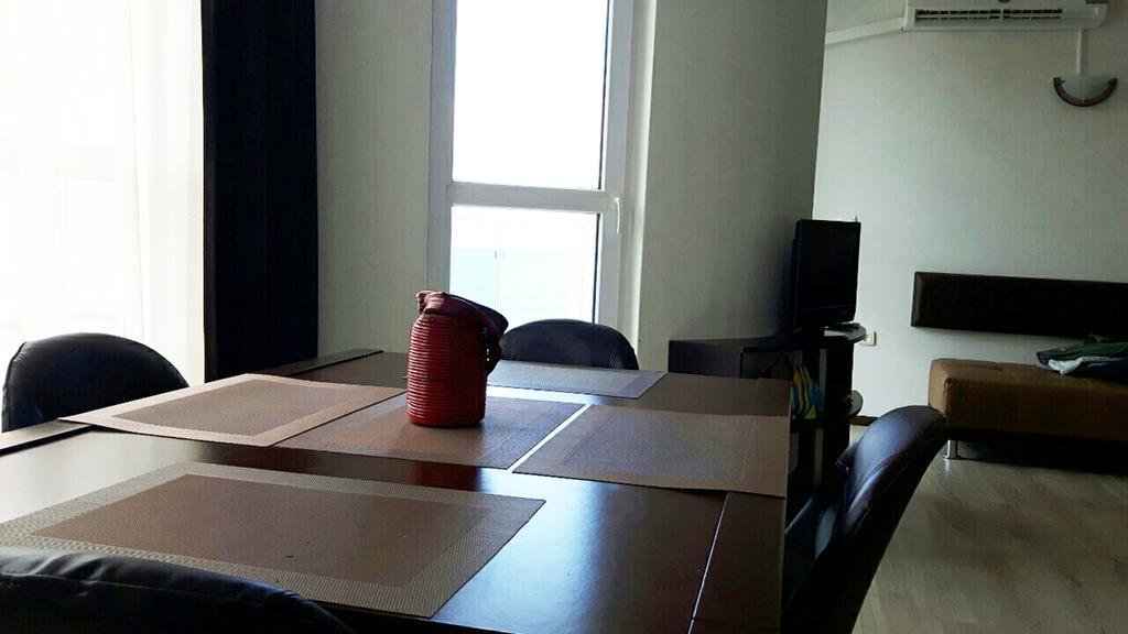 Kraybrezhna Apartment Ahyolu Dış mekan fotoğraf