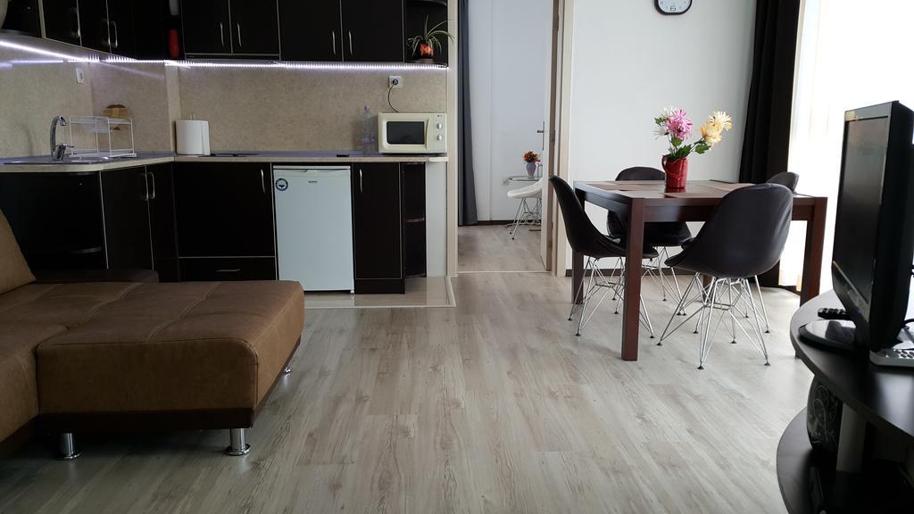 Kraybrezhna Apartment Ahyolu Dış mekan fotoğraf