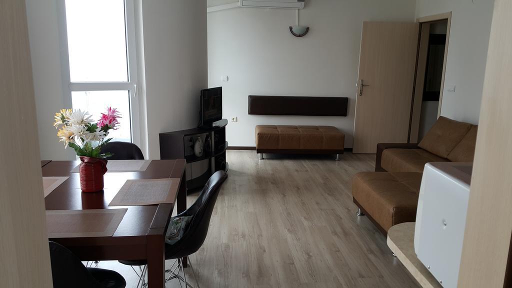 Kraybrezhna Apartment Ahyolu Dış mekan fotoğraf