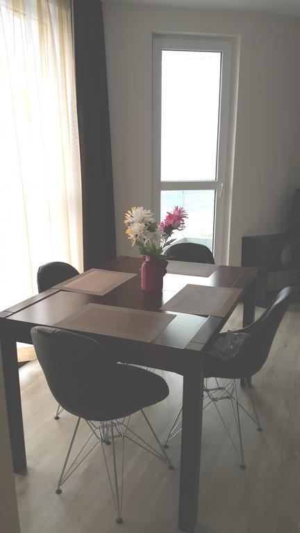 Kraybrezhna Apartment Ahyolu Dış mekan fotoğraf