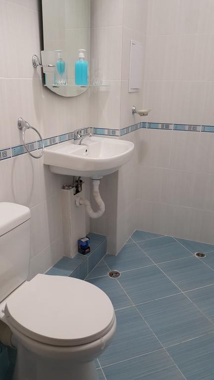 Kraybrezhna Apartment Ahyolu Dış mekan fotoğraf