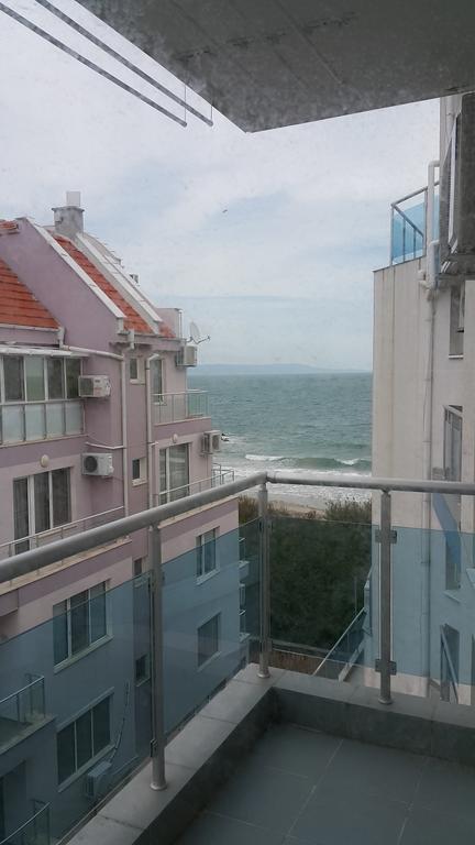 Kraybrezhna Apartment Ahyolu Dış mekan fotoğraf